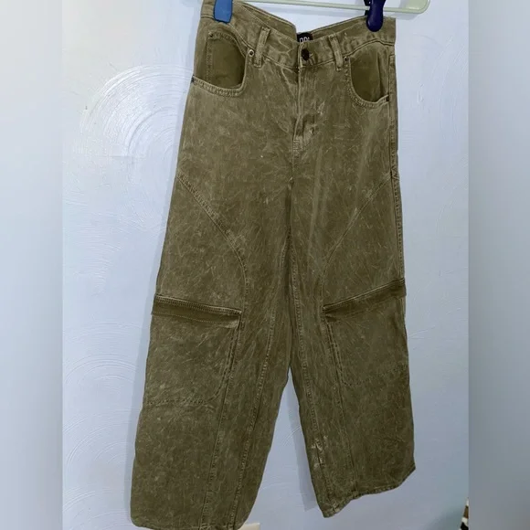 Women’s Size 25 Urban Outfitters Low Rise Seamed Olive Green Cargo Jean - Picture 2 of 4